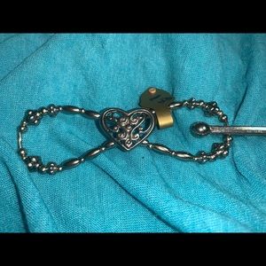 Medium size flexi clip by Lila Rose - heart center